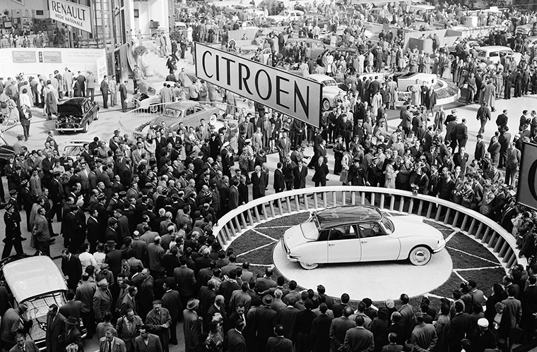 DS19-AUTOSALON-1955-PUBLIEK-760x500